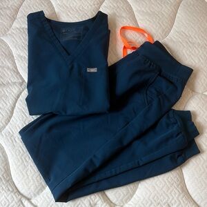 Figs Women’s Deep Reef Scrub Top & Jogger Pants with Orange Drawstring